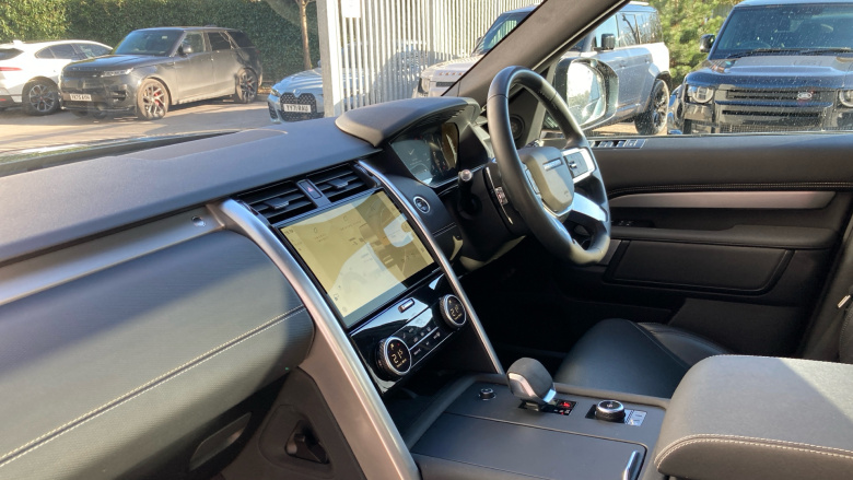 Land Rover Discovery 3.0 D300 Dynamic SE 5dr Auto Diesel Station Wagon